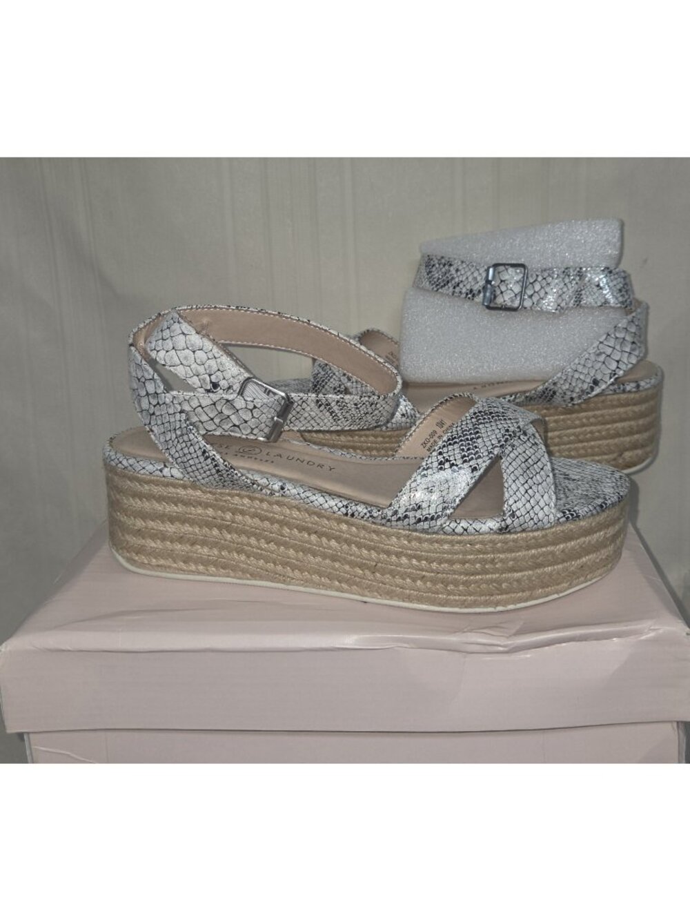Chinese Laundry ZALA Espadrille Snake White /Silver Sandals Women Size US 10 NEW